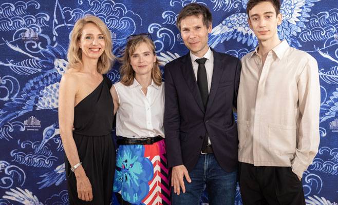 Lionel Baier with the leading actors of LA DÉRIVE DES CONTINENTS (AU SUD) in Cannes. Photo: Silje Paul